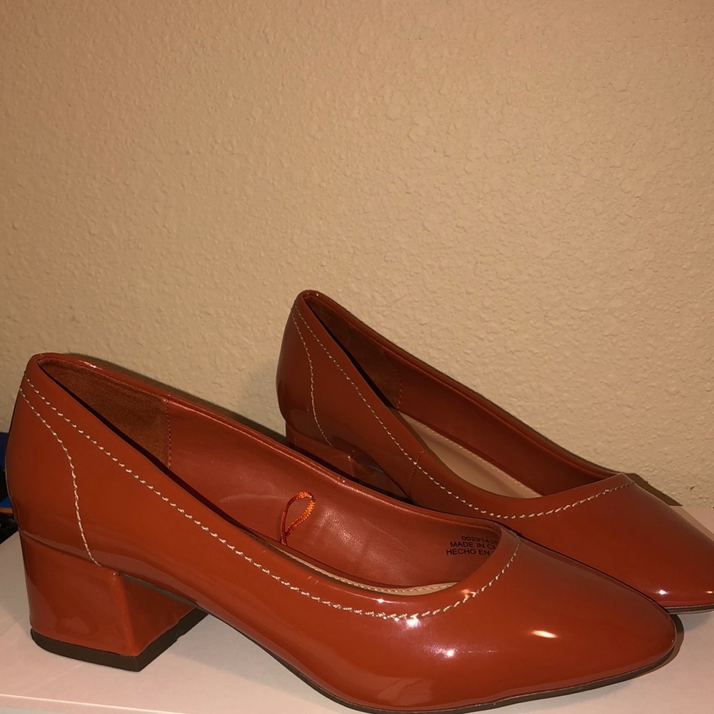 Shoes size 7
